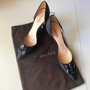 Anne Klein Women's Black Satin Stiletto Pumps Jeweled Detail Size 7M